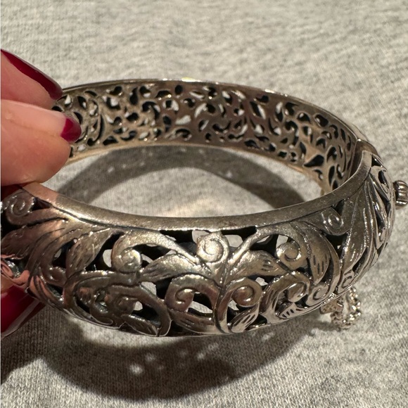 Beautifully handcrafted sterling silver Silpada bangle - Picture 3 of 9